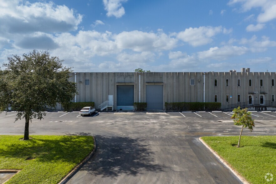 More Photos Of 1721-1731 NW 33rd St, Pompano Beach Warehouse For Lease