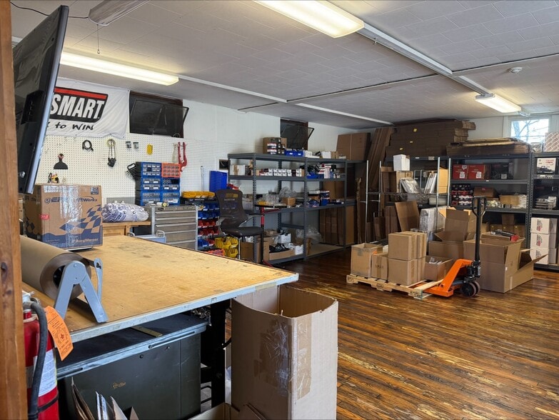 More Photos Of 271 Litchfield Rd, Harwinton Manufacturing For Sale