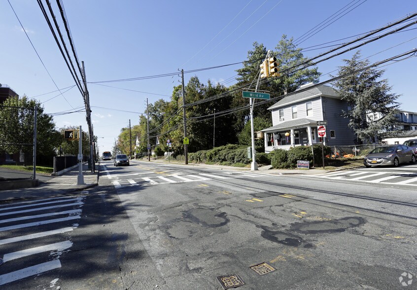 More Photos Of 4089 Victory Blvd, Staten Island Storefront Retail Office For Lease