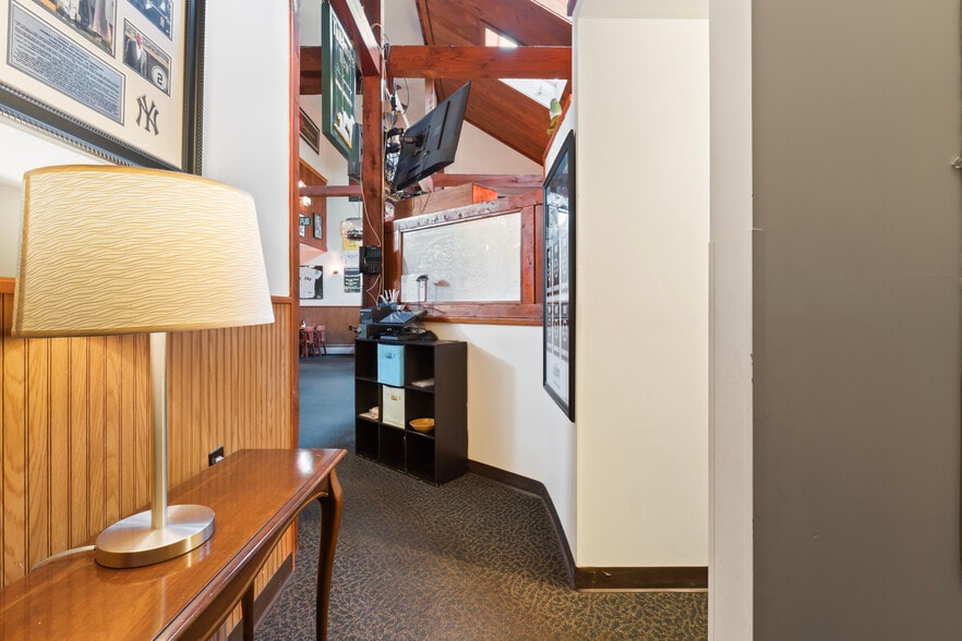 More Photos Of 52 Post Rd, Wells Restaurant For Sale