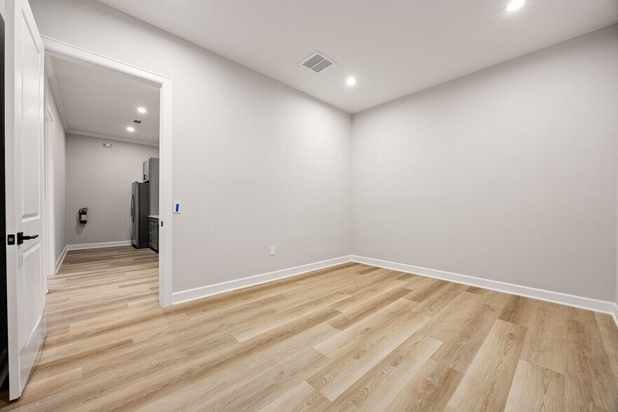 More Photos Of 1325 Main Street, Katy Medical For Sale