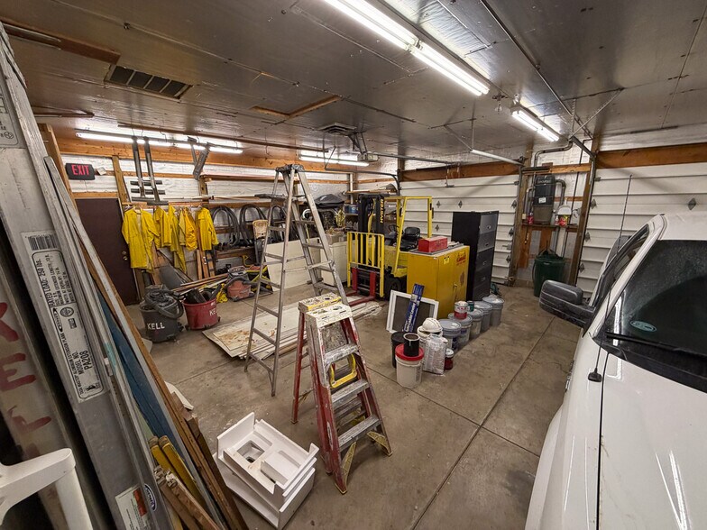 More Photos Of 2202 31st St NE, Canton Flex For Sale