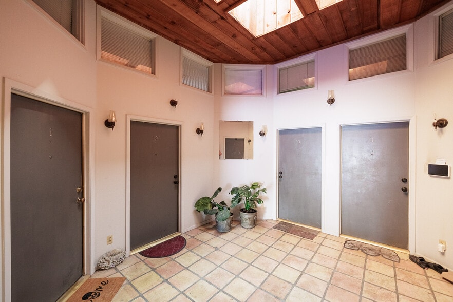 More Photos Of 801 S Carancahua St, Corpus Christi Apartments For Sale