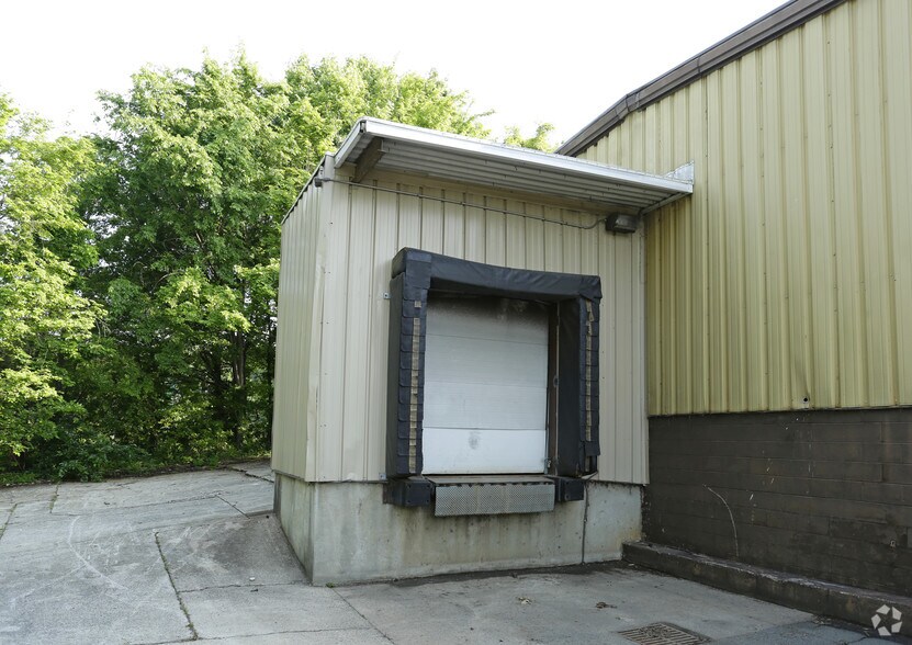 More Photos Of 140 Dupree St, Charlotte Warehouse For Lease