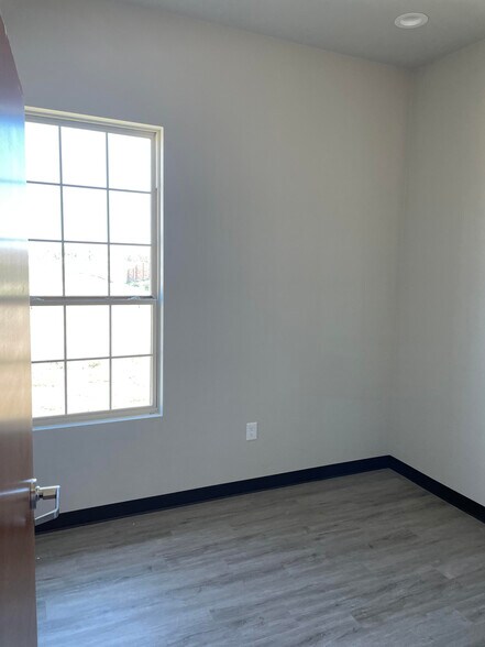 More Photos Of 450 Hawkins Run, Midlothian Medical For Sale