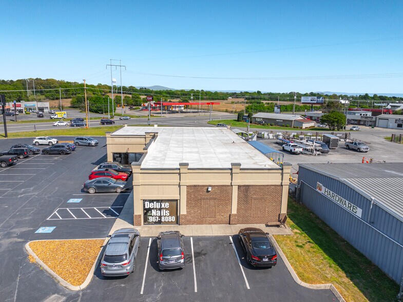 More Photos Of 2585 Decherd Blvd, Decherd Storefront For Lease