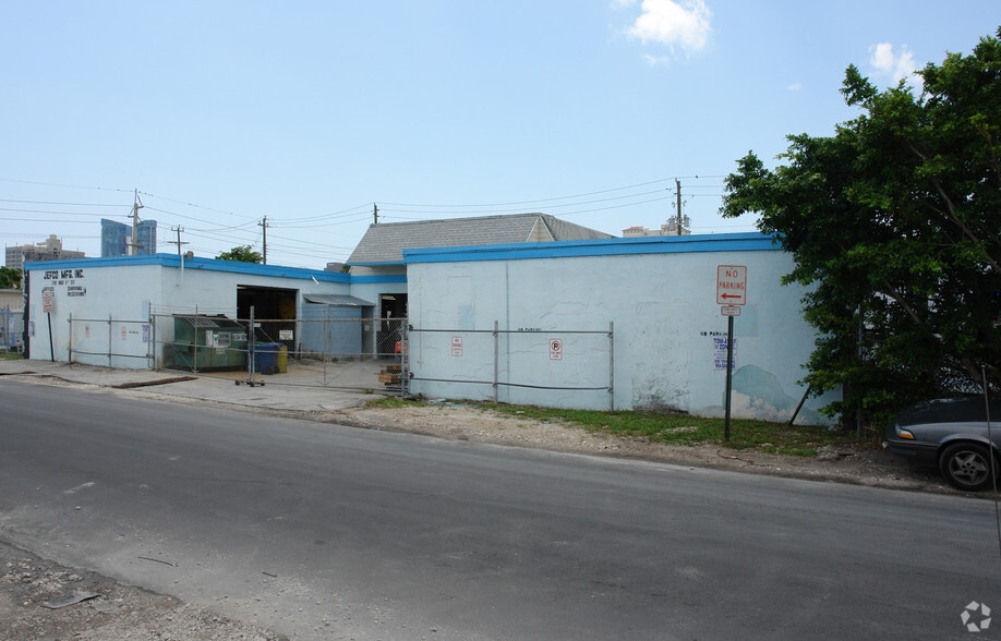 More Photos Of 718 NW 1st St, Fort Lauderdale Light Manufacturing For Sale