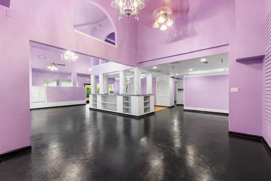 More Photos Of 2441 NW 43rd St, Gainesville Storefront For Sale