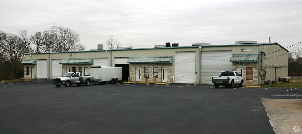 More Photos Of 1100 Regal Row, Austin Unknown For Lease