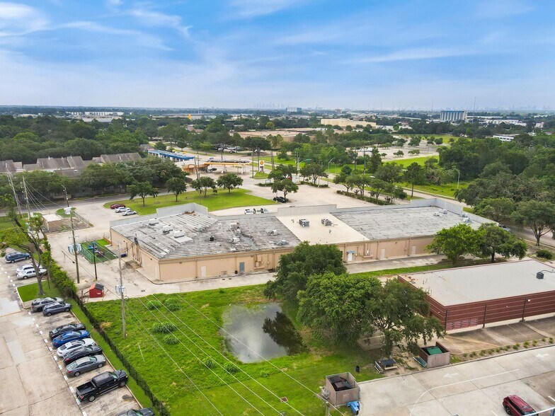 More Photos Of 7306 W Tidwell Rd, Houston Unknown For Lease