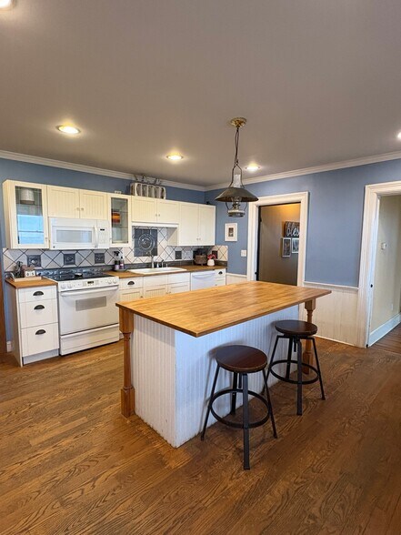 More Photos Of 2013 Beecher Rd, Plano Freestanding For Sale