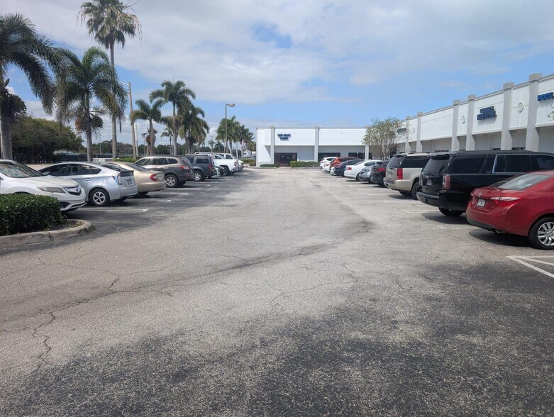 More Photos Of 3300 S Congress Ave, Boynton Beach Showroom For Lease