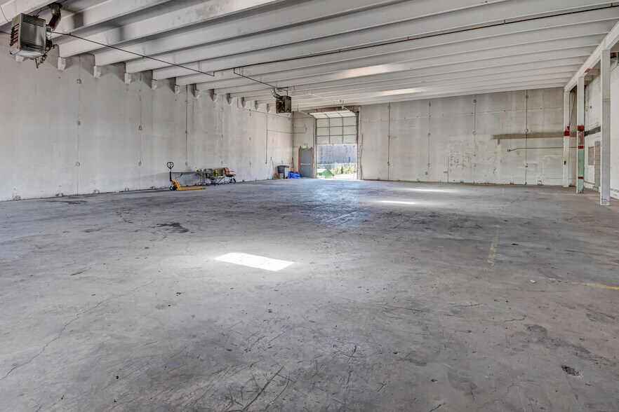 More Photos Of 1045 W 45th Ave, Denver Warehouse For Sale