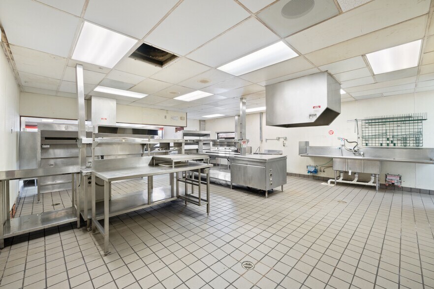 More Photos Of 120 Kapp St, Dobson General Retail For Sale