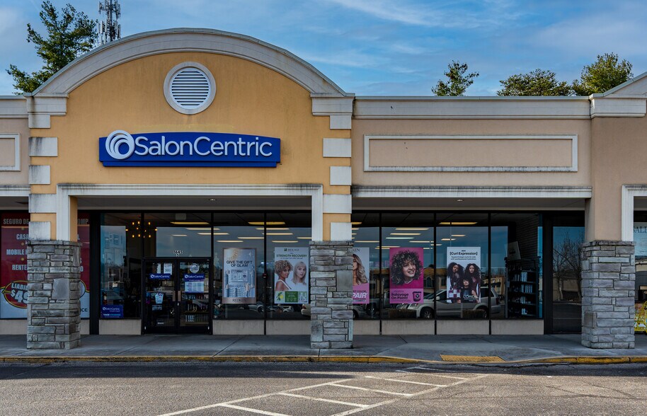 More Photos Of 1645 Downtown West Blvd, Knoxville General Retail For Sale