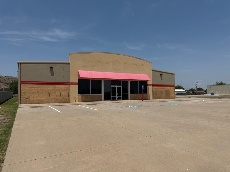 More Photos Of 215 E 1st St, Granite Freestanding For Sale