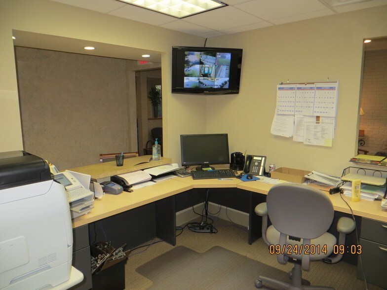 More Photos Of 11250 Lebanon Rd, Cincinnati Office For Sale