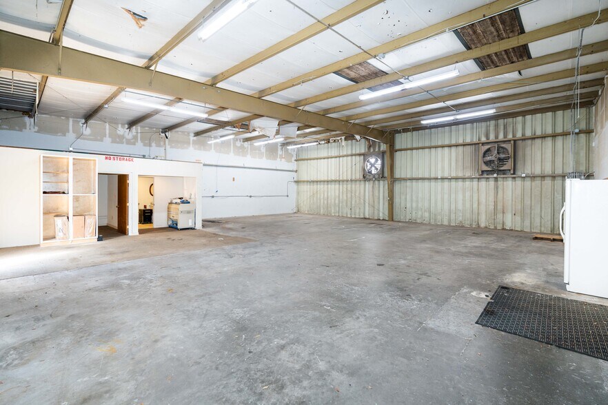More Photos Of 440 Roberts Rd, Oldsmar Warehouse For Sale