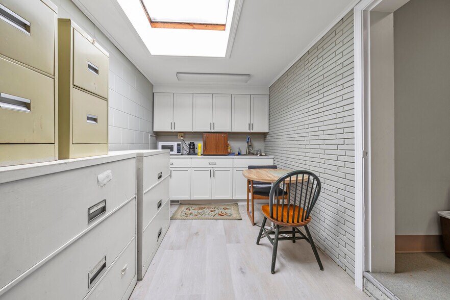 More Photos Of 125 High St, Taunton Office For Sale