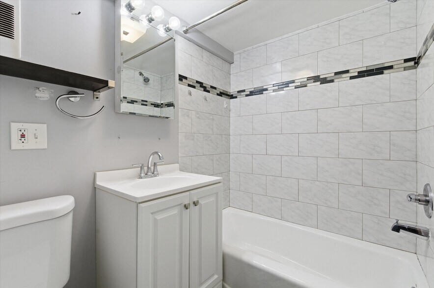 More Photos Of 4140 N Western Ave, Chicago Multifamily For Sale