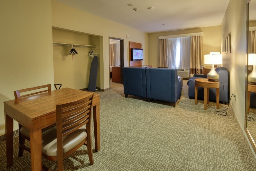 More Photos Of 1055 McNee Rd, Houston Hotel For Sale