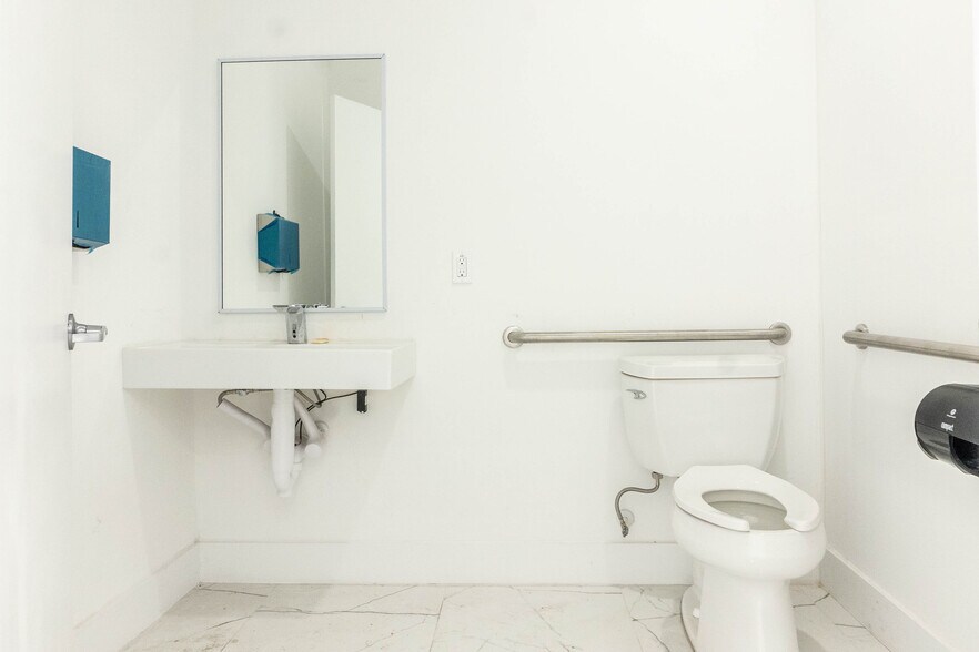 More Photos Of 122 Atando Ave, Charlotte Service For Lease