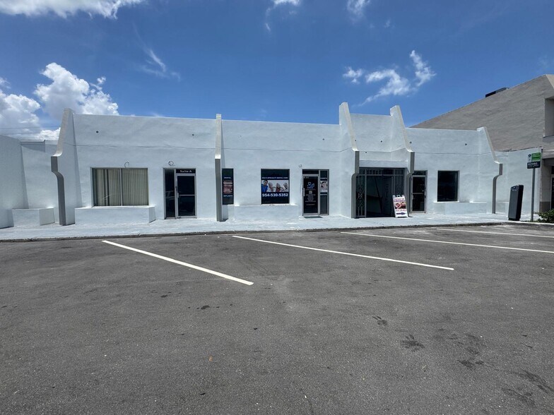 More Photos Of 2633 E Commercial Blvd, Fort Lauderdale Storefront For Lease