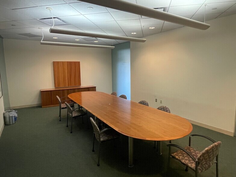 More Photos Of 11 Northeastern Blvd, Salem Office For Lease