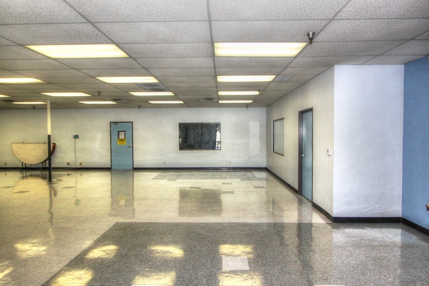 More Photos Of 601 S Dupont Ave, Ontario Warehouse For Sale