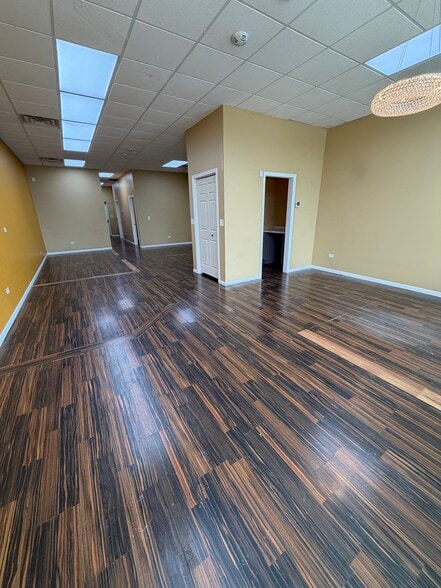 More Photos Of 9003-9025 W 151st St, Orland Park Fast Food For Lease