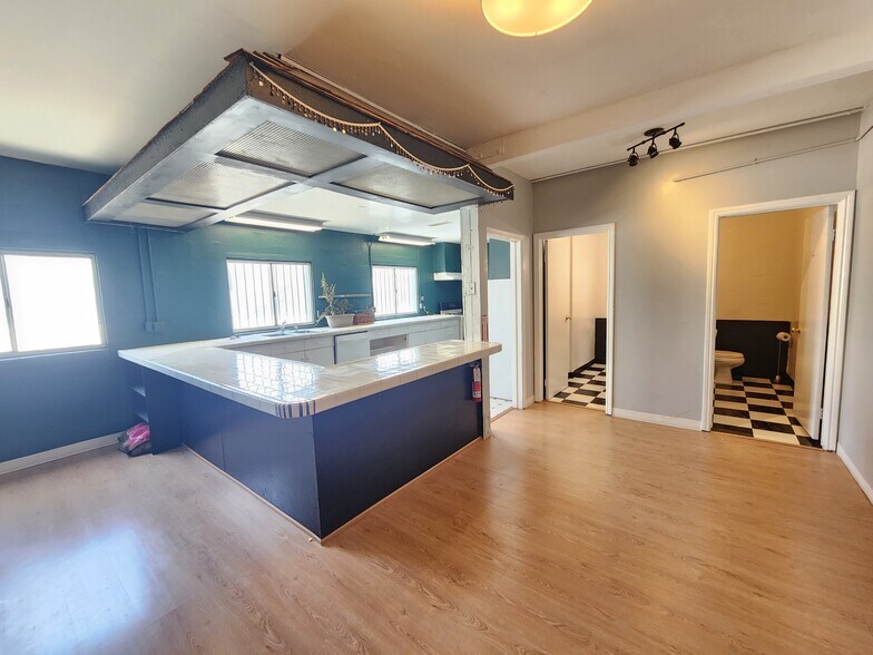 More Photos Of 953 S Raymond Ave, Pasadena Service For Lease