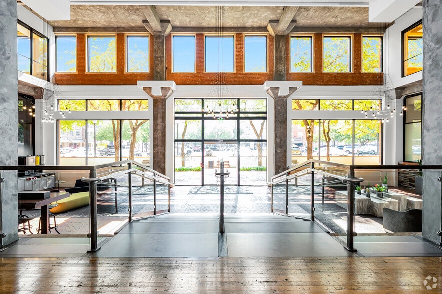 More Photos Of 1801 N Lamar St, Dallas Loft Creative Space For Lease