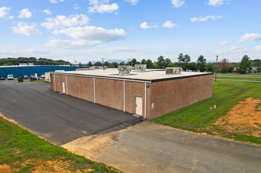 More Photos Of 157 Industrial Dr, King Warehouse For Lease