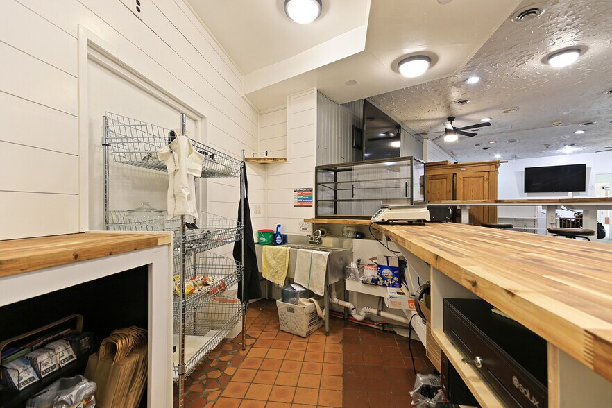 More Photos Of 105 Coal st, Mexico Specialty For Sale