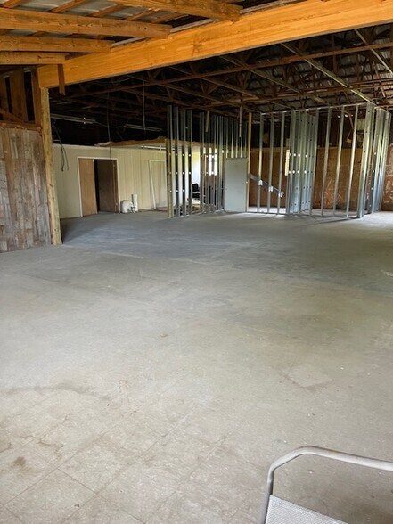 More Photos Of 5255 TX-21, Hemphill General Retail For Sale