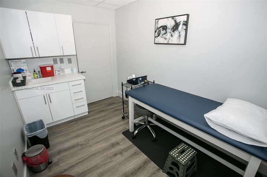 More Photos Of 1380 NE Miami Gardens Dr, North Miami Beach Medical For Lease
