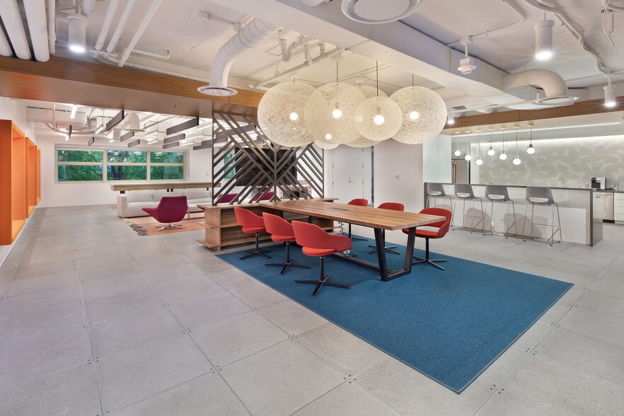 More Photos Of 1660 International Dr, McLean Office For Lease