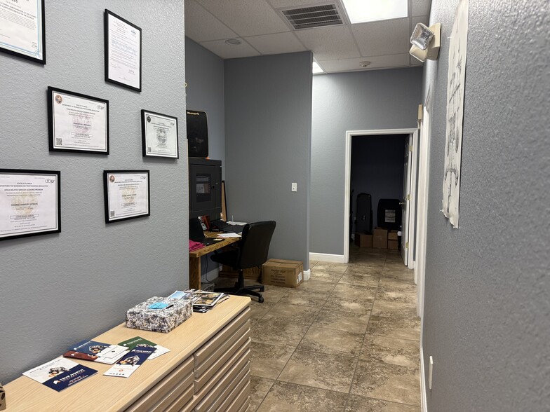 More Photos Of 6381 Corporate Park Cir, Fort Myers Research And Development For Lease