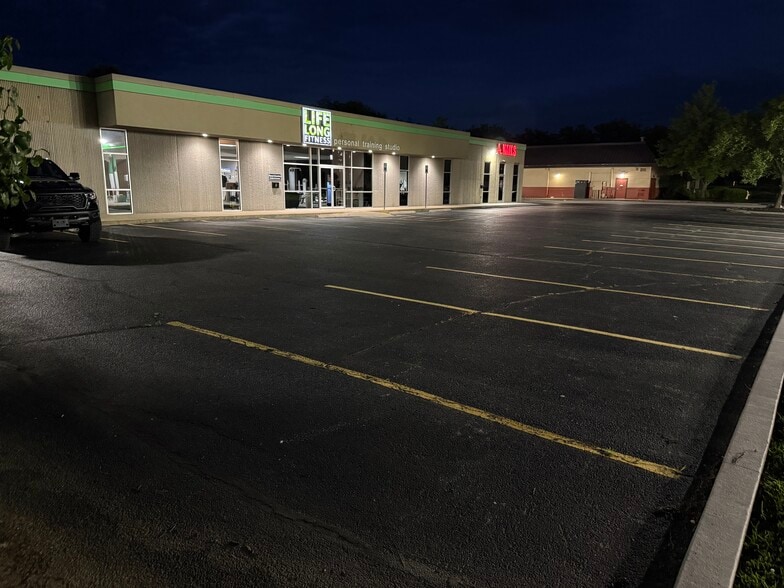 More Photos Of 11 Shenandoah Dr, Lafayette Storefront Retail Office For Lease