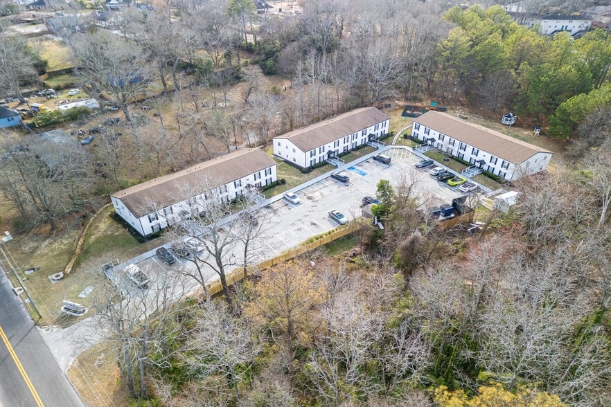 Primary Photo Of 1204-1216 Lakeview Dr NW, Conyers Apartments For Sale