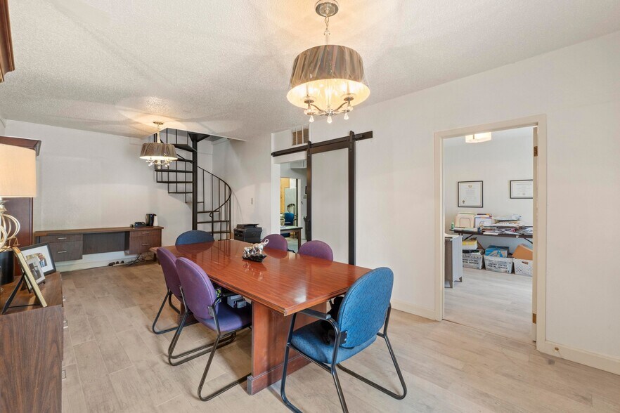 More Photos Of 2117 E Cesar Chavez St, Austin Office Residential For Sale