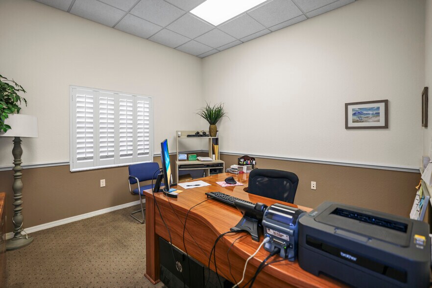 More Photos Of 1555 Sunshine Dr, Clearwater Warehouse For Sale
