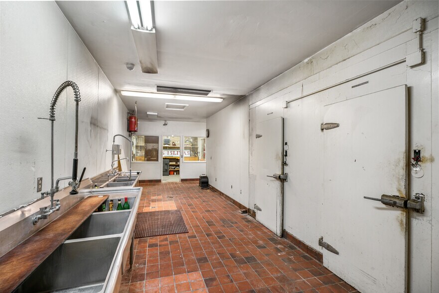 More Photos Of 4070 Country Rd 89, Dunnigan Restaurant For Sale