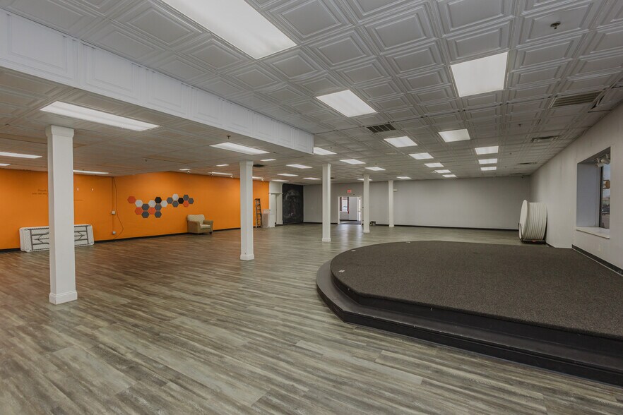 More Photos Of 724 N Main St, Newton Storefront For Sale