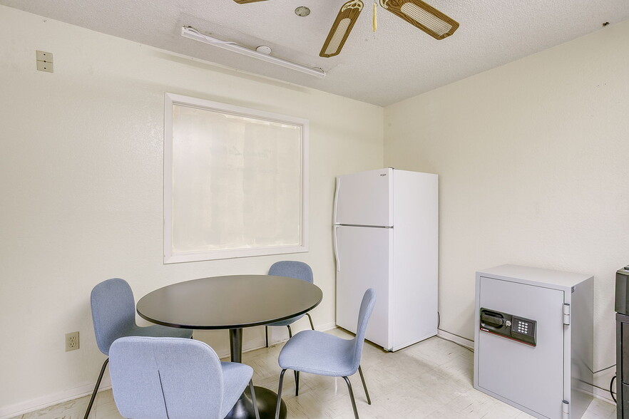 More Photos Of 3040 Ramona Dr, Fort Worth Research And Development For Lease