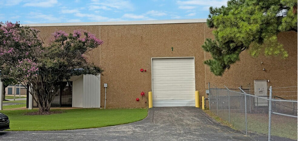 More Photos Of 4311-4313 Air Trans Rd, Memphis Distribution For Lease