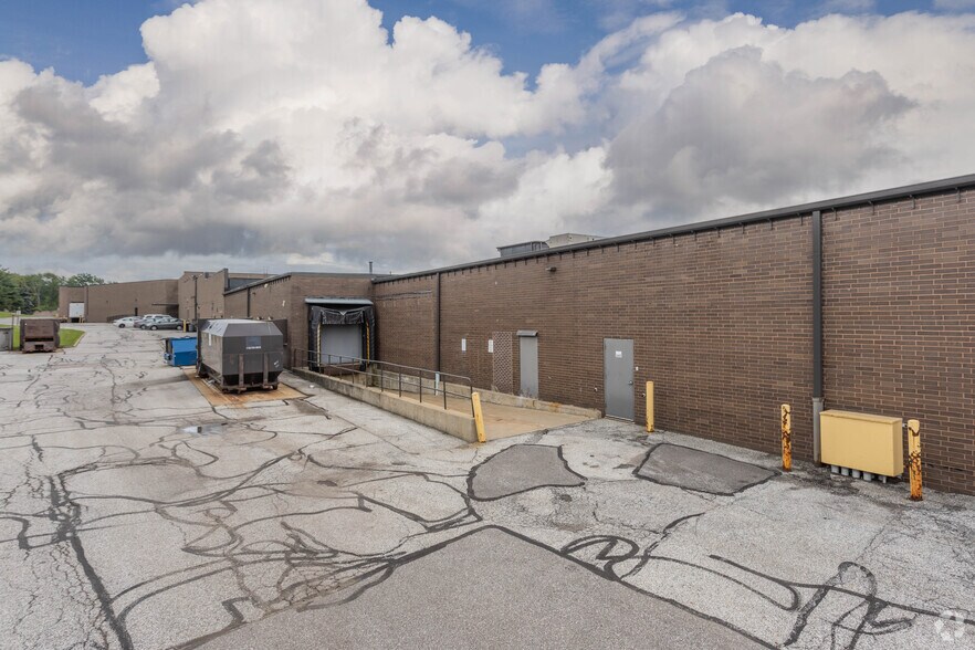 More Photos Of 24055-24295 Chagrin Blvd, Beachwood Unknown For Sale