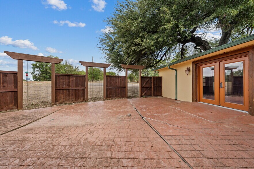 More Photos Of 6401 Rock Creek Rd, Waco Freestanding For Sale