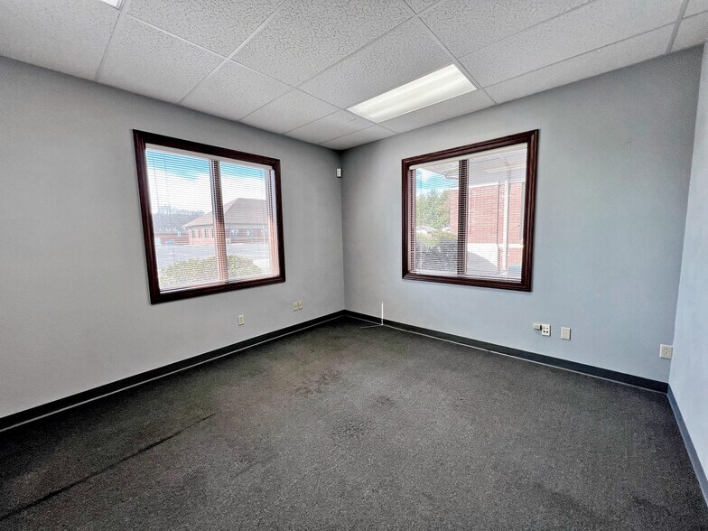 More Photos Of 2 Bronze Pointe, Swansea Office For Sale