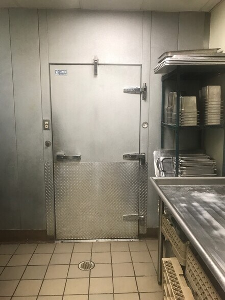 More Photos Of 8200 Macomb St, Grosse Ile Restaurant For Sale